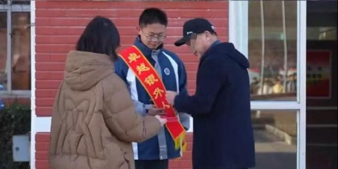 后续来了！网友表示：这嘉奖是不是低了PG麻将胡了地震中高中生背起同学逃生(图11)