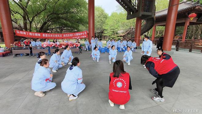 业致敬白衣天使凝聚社会温情麻将胡了2模拟器沈阳爱心企(图3)